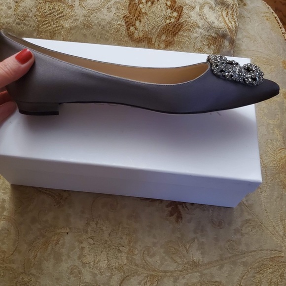 Manolo Hangisi Grey Satin Jewel Buckle Flats - Picture 8 of 8